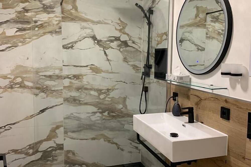 Ganze Wohnung, Ferienwohnung am Walchensee,W-Lan, mit eigenem Seegrundstück+Pkw Parkplatz in Walchensee