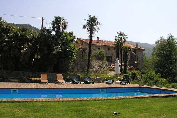 Gîte pour 4 personnes, avec Balcon ainsi que Jardin et Piscine à Le Tech