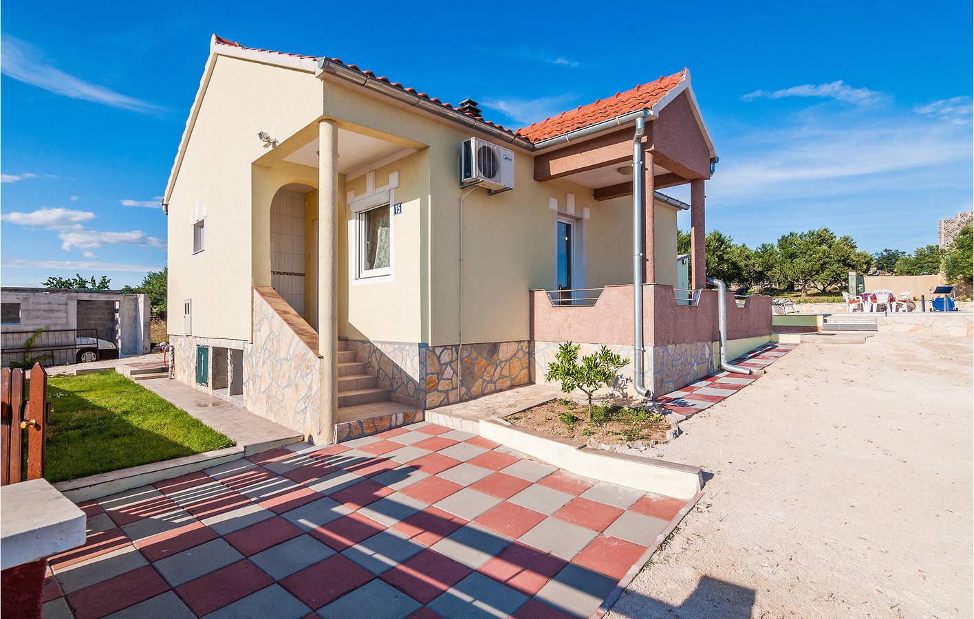 Ferienhaus für 6 Personen mit Seeblick in Pakostane, Zadar
