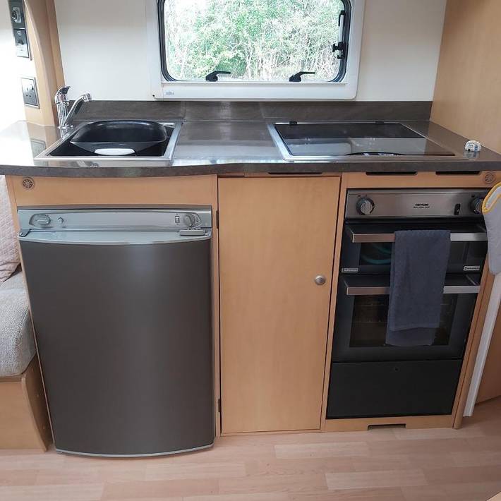 Tente pour 6 personnes, avec jardin et terrasse, animaux acceptés dans Allier - 3
