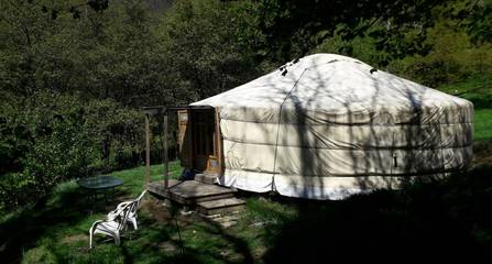 Yourte pour 8 personnes, avec jardin dans l' Ariège