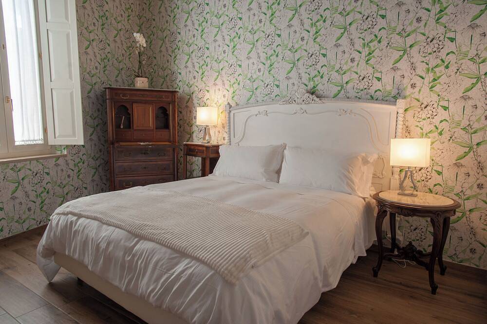 Bed & Breakfast in the heart of Trani in historic building room 1 in Trani, Barletta-Andria-Trani