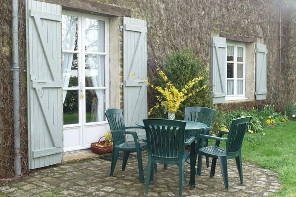 Gîte charmant avec cheminée, jardin privé et 3 chambres dans un ancien corps de ferme in Joué-l'Abbé, Sarthe