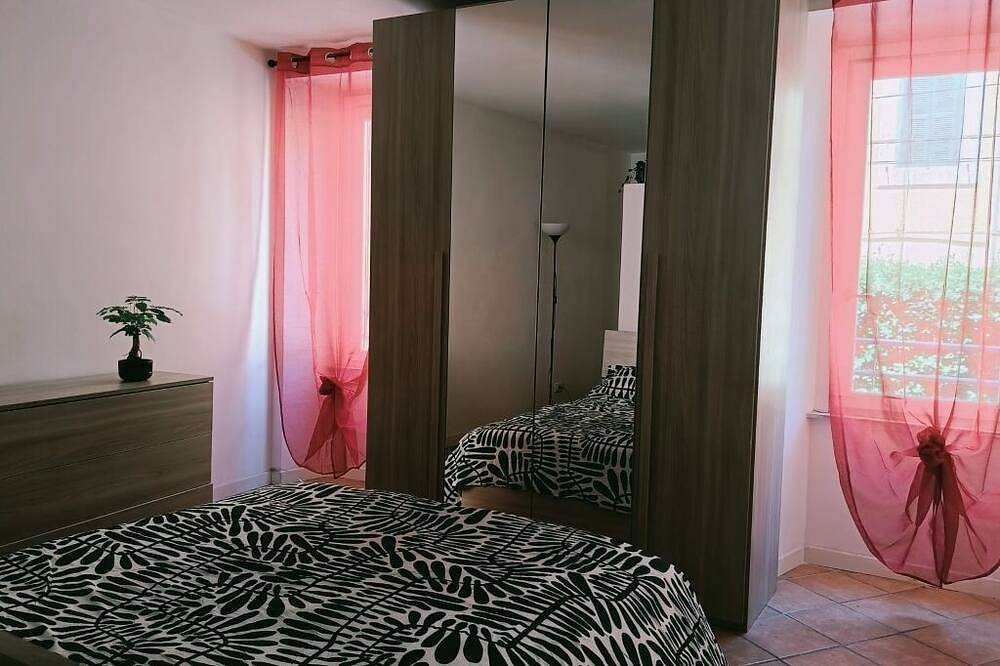 Entire apartment, Bright loft in the historic center of Marino with separate entrance. in Marino, Parco Regionale dei Castelli Romani