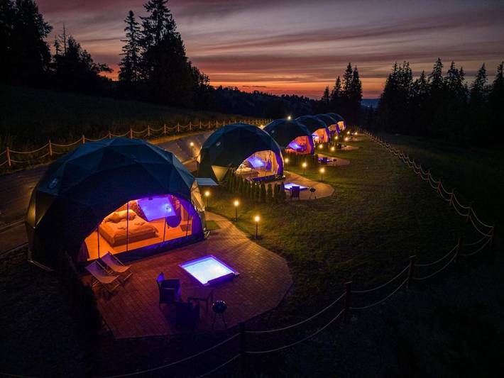Gîte pour 3 personnes, avec Terrasse et Jacuzzi ainsi que Jardin et Piscine à Poronin