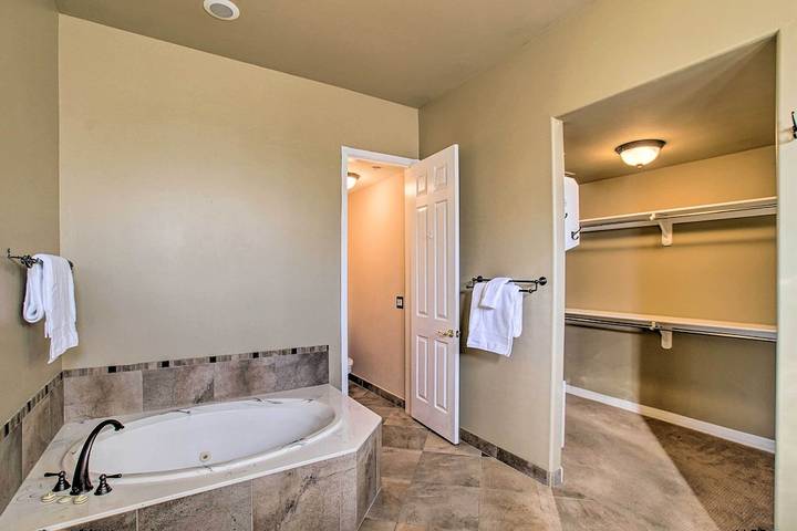 Vacation rental for 8 people, with hot tub and yard in Fountain Hills