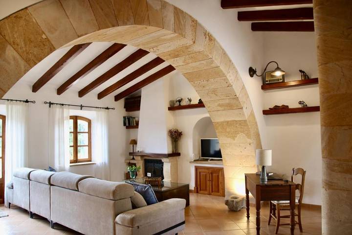 Apartamento para 5 personas, con Jacuzzi y Terraza además de Jardín y Piscina en Consell