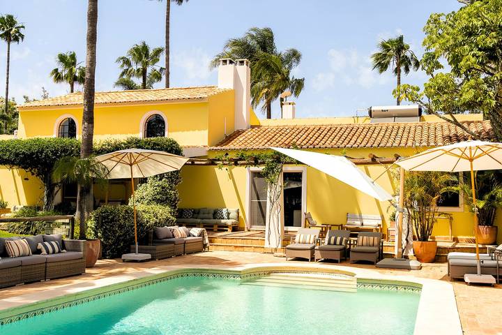 Casa de férias para 12 pessoas, com Jacuzzi e Terraço e ainda Jardim and Sauna em Mexilhoeira Grande