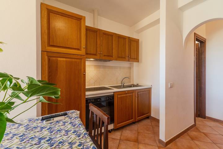 Appartamento intero, Appartamento 'Galatea - Monolocale' con Balcone, Wi-Fi e Aria Condizionata in Palau (villaggio), Palau (Sardegna)