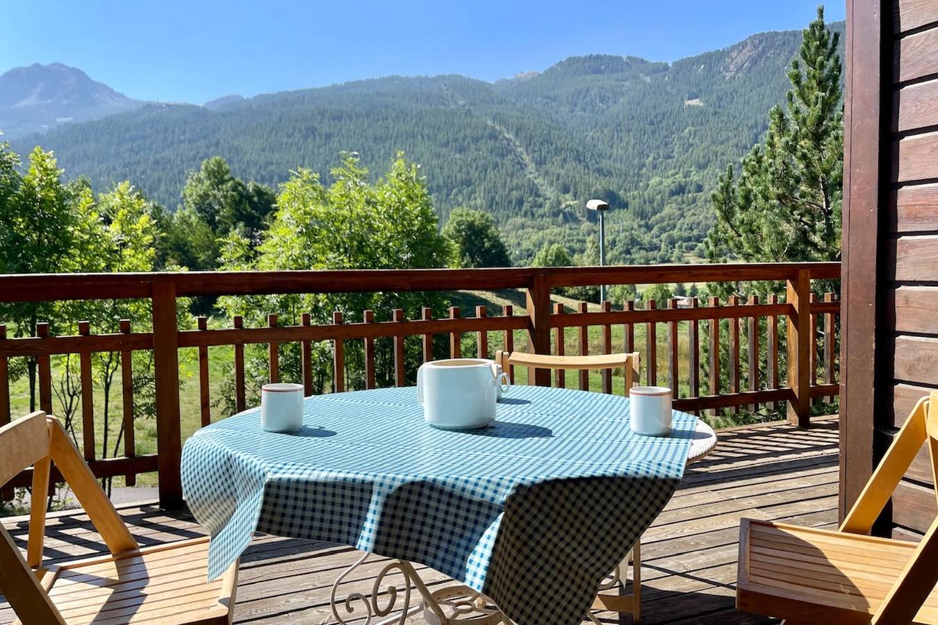 Alpine chalet with fireplace, terrace and garden in La Salle les Alpes, Serre Chevalier