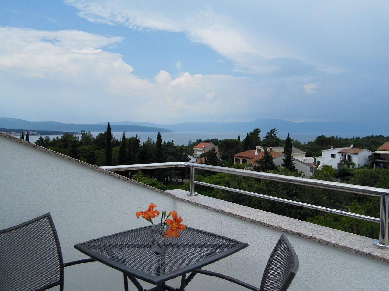 Ganze Ferienwohnung, Schöne Wohnung ideal für zwei Personen mit herrlichem Meer wiev in Malinska, Krk