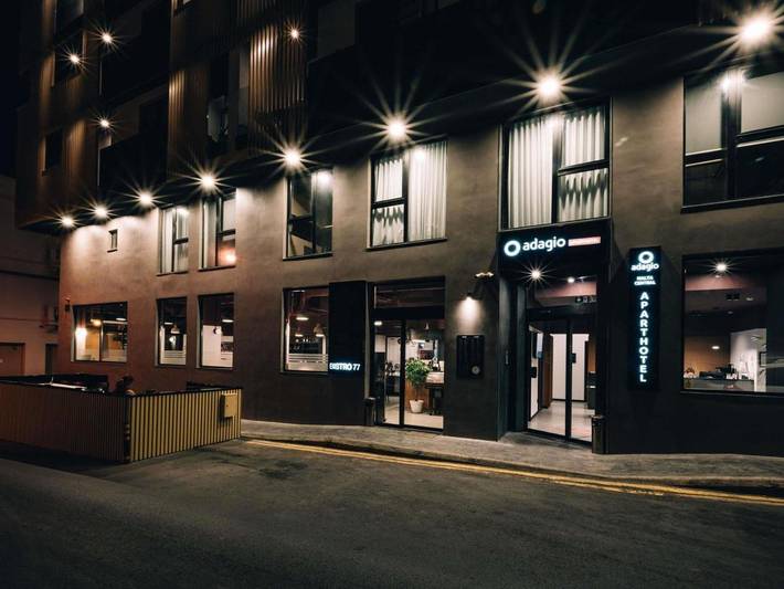 Appart’hôtel pour 2 personnes, avec vue ainsi que piscine et terrasse