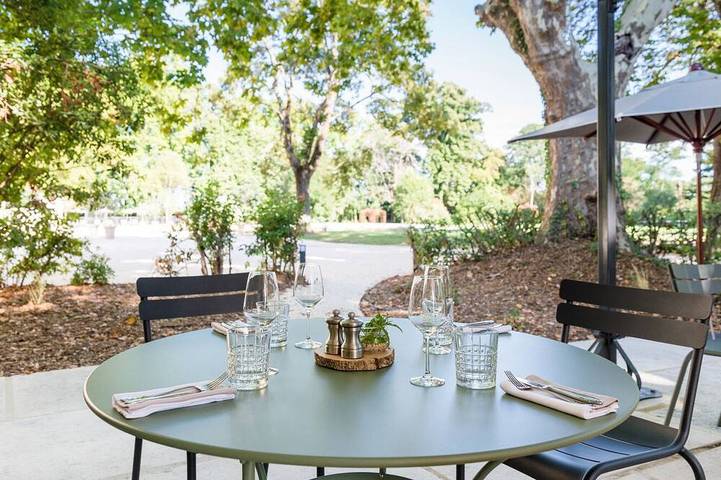 Location de vacances pour 3 personnes, avec terrasse ainsi que jardin et piscine à Sabran - 4