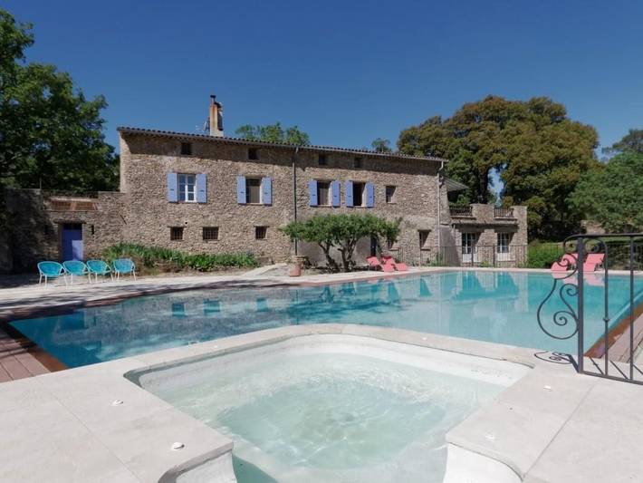 Gîte pour 4 personnes, avec jardin et piscine, animaux acceptés à Signes