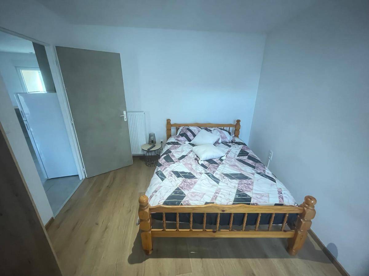 Appartement entier, One-Bedroom Apartment in Venarey-les-Laumes, Région de Montbard