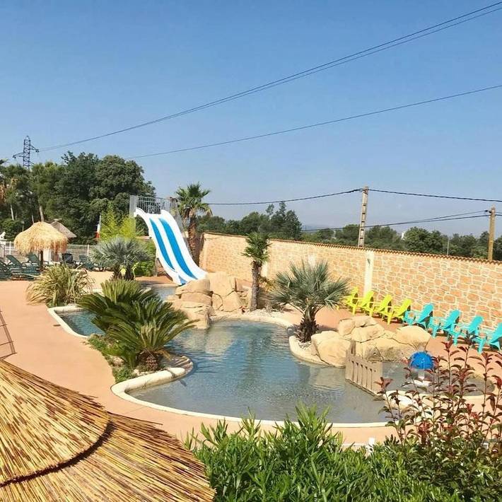 Camping pour 4 personnes, avec Piscine