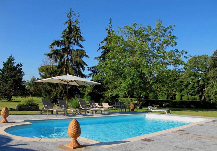 Location de vacances pour 4 personnes, avec jardin et piscine ainsi que terrasse et vue à Montaut (Ariège) - 3