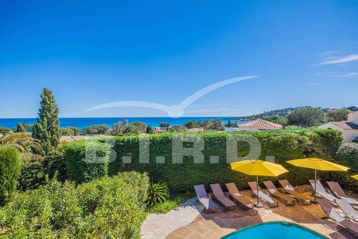 Gîte pour 10 personnes, avec piscine ainsi que balcon et jardin, adapté aux familles dans Plage de la Nartelle - 3