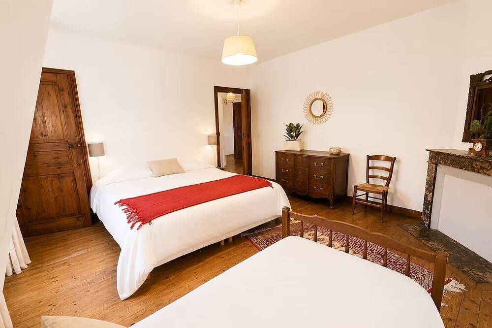 Country house - 10 pers. with private pool & forest, 20 min. from the sea in Saint-Mathurin, Valle del Loira