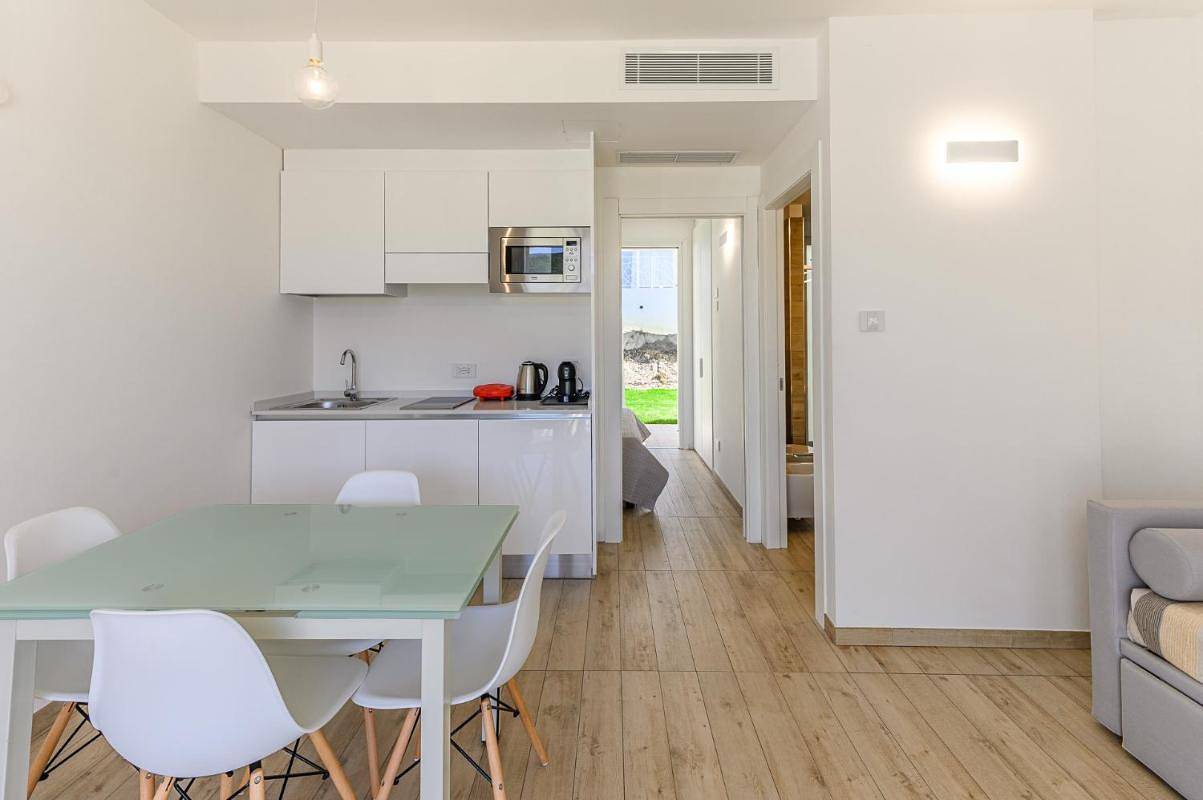 Geheel appartement, Vakantieappartement voor 4 personen met balkon/terras in Spiaggia La Pelosa, Stintino