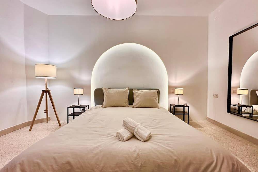 Poolside Paradise Sea View Villa in Swieqi, Ilha de Malta