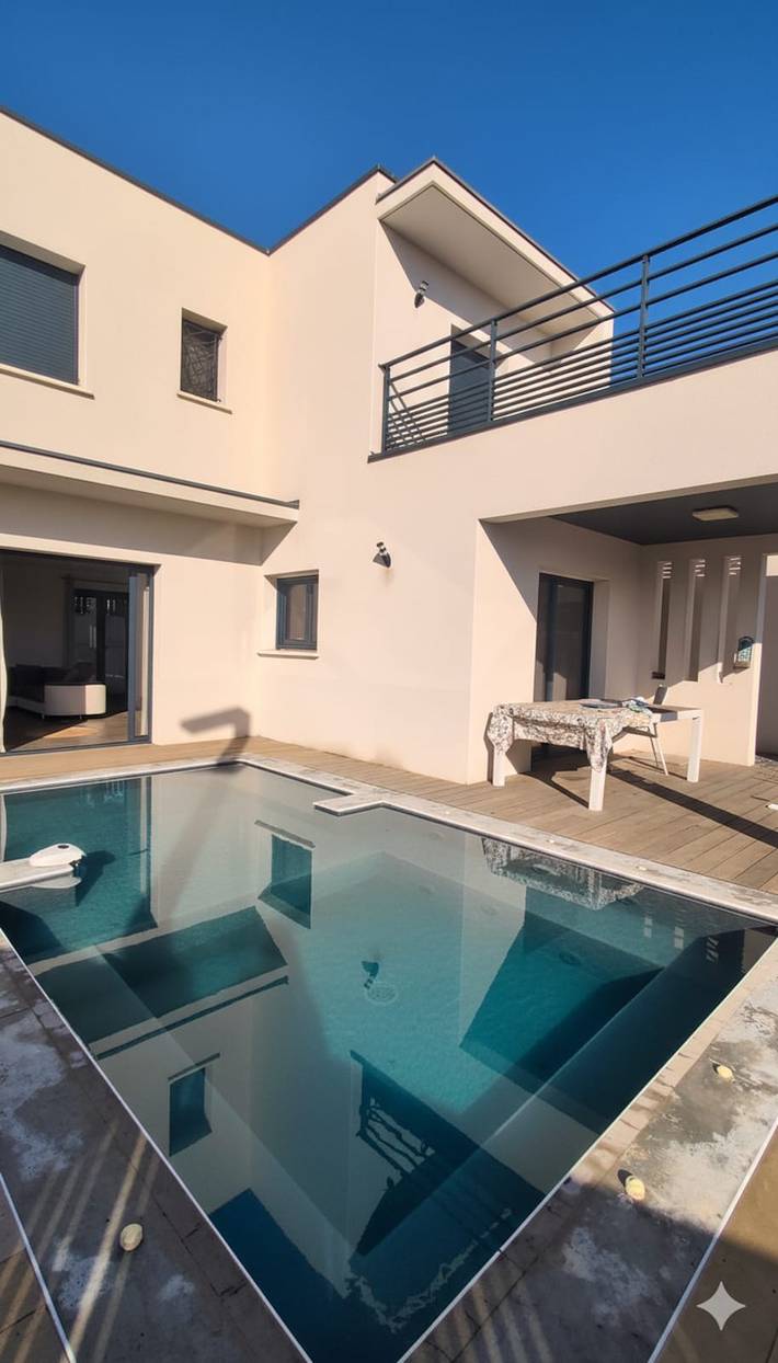 Ferienhaus für 16 Personen, mit Garten und Pool, kinderfreundlich in Sérignan