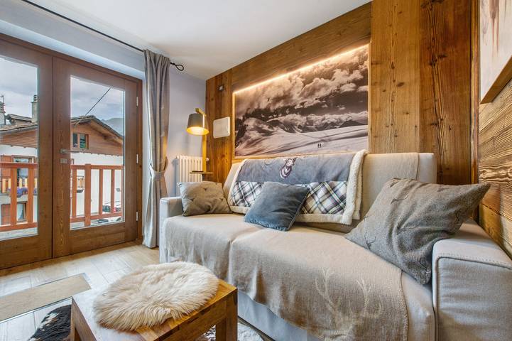 Studio 'La Chambre D'Emilie - Romantic Room' with Lake View, Shared Terrace and Wi-Fi in Breuil-Cervinia, Valtournenche