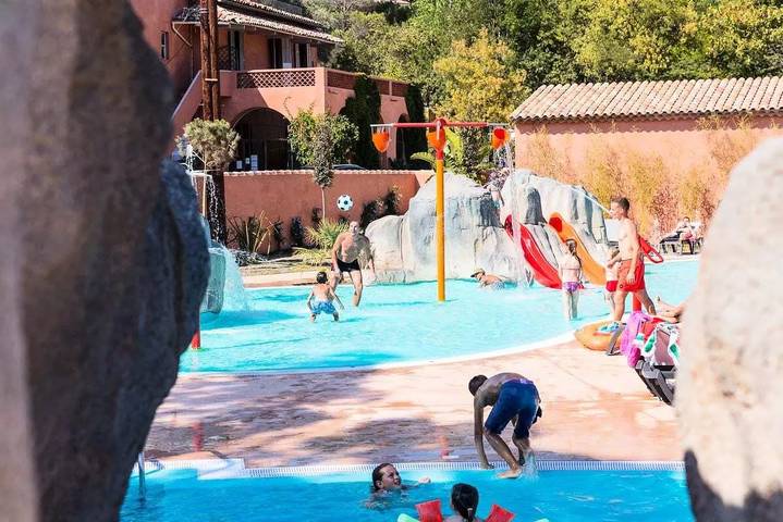 Camping für 6 Personen, mit Terrasse und Pool an der Côte d'Azur - 4