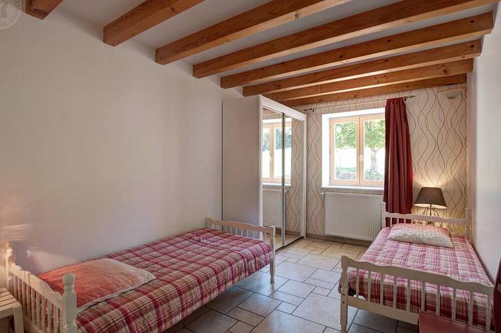 Gîte pour 14 personnes, avec jardin à Chirassimont - 3