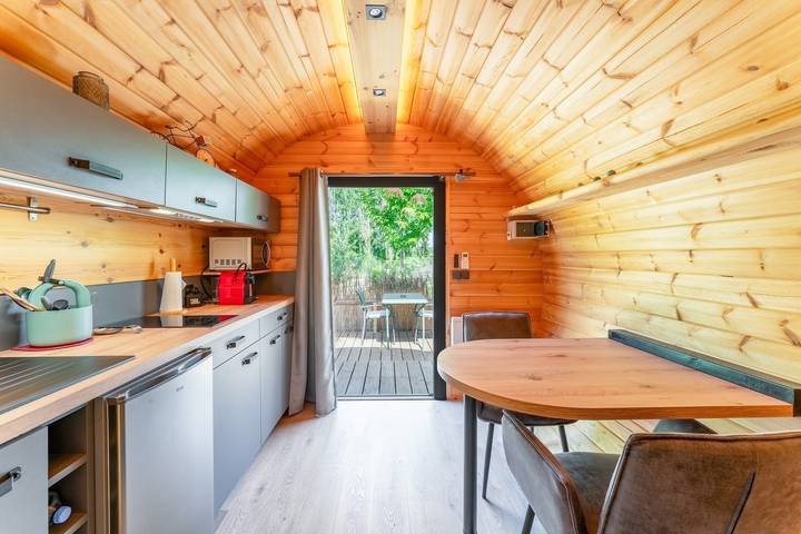 Appartamento intero, Gîte insolito 'Tonneau Prestige' con piscina privata, Wi-Fi e aria condizionata in Jonquières, Vaucluse