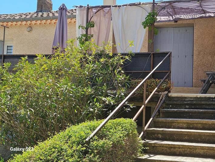 Gîte pour 2 personnes, avec vue ainsi que terrasse et piscine à Puyméras - 2