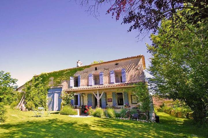 Location de vacances pour 7 personnes, avec Terrasse et Jardin à Saint-Sernin