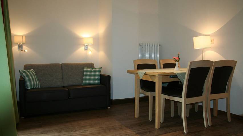 Vacation apartment for 3 people, with yard and balcony in Tegernsee