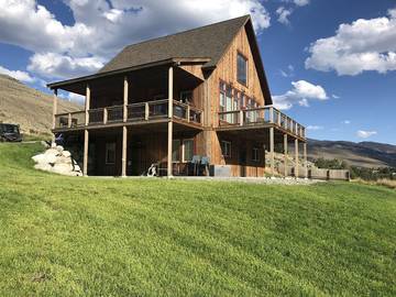 Vacation House for 12 Guests in Custer Gallatin National Forest, Montana, Picture 3