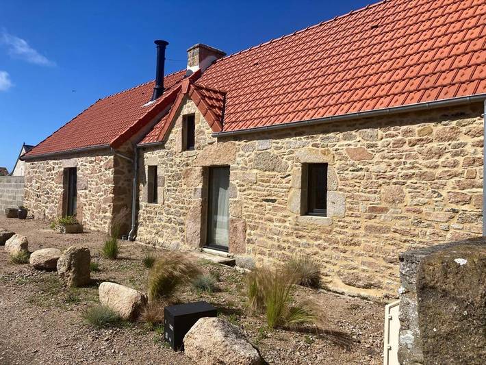 Location de vacances pour 2 personnes, avec Terrasse ainsi que Jardin et Vue dans Néville-sur-Mer