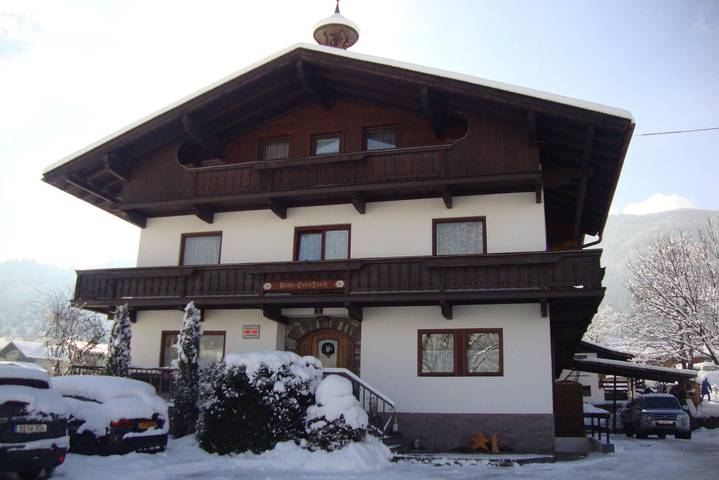 Ferienwohnung für 10 Personen, mit Seeblick und Balkon, kinderfreundlich in Reith im Alpbachtal