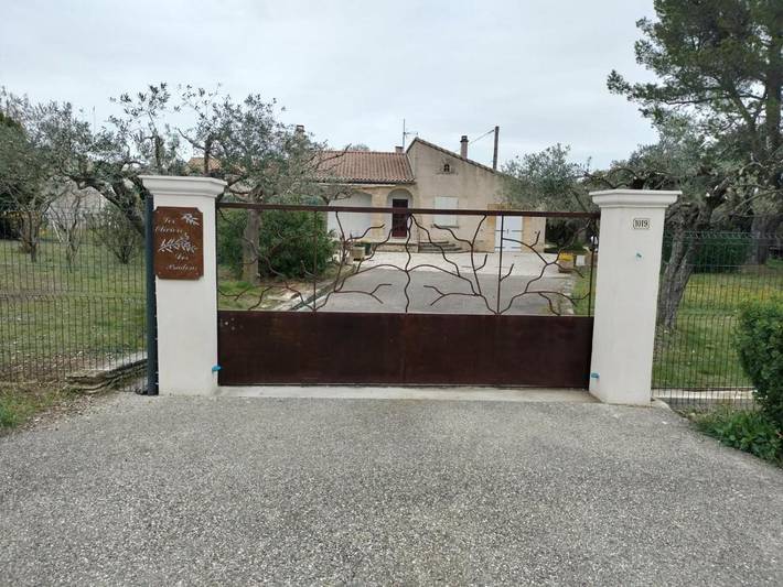 Location de vacances pour 4 personnes, avec vue ainsi que jardin et terrasse à Lagarde-Paréol - 2