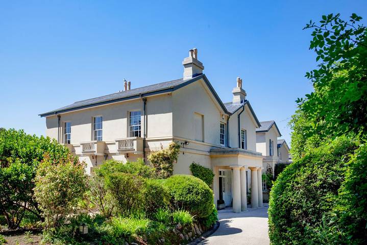 Location de vacances pour 10 personnes, avec terrasse ainsi que jardin et jacuzzi à Torquay - 4