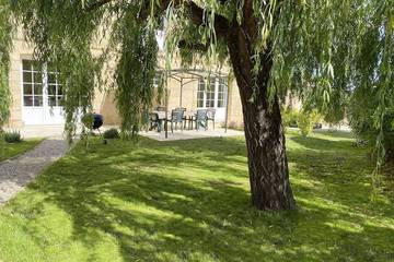 Gîte pour 4 personnes, avec terrasse ainsi que jardin et piscine à Saint-Caprais-de-Bordeaux