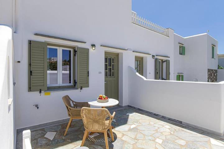 Location de vacances pour 2 personnes, avec jardin dans Píso Livádi - 2