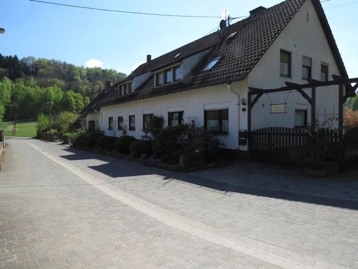 Ferienwohnung für 3 Personen, mit Balkon und Terrasse sowie Garten und Ausblick in Trulben