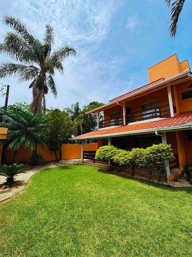 Pousadas para 3 pessoas, com jardim e balcão em Penha