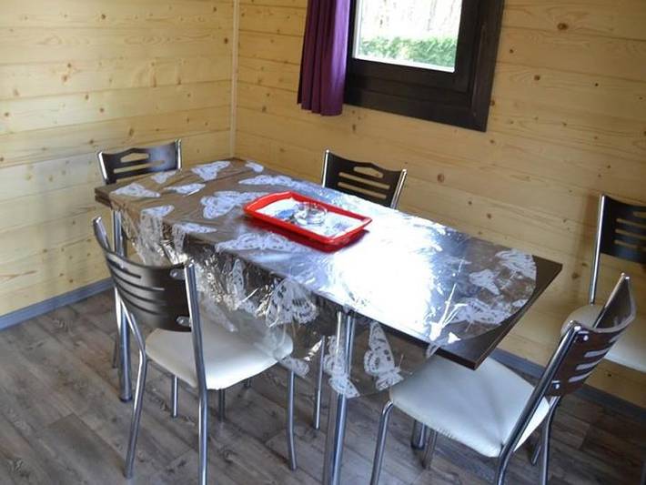 Flower Camping du Lac de la Seigneurie - Chalet 5 personas - Chalet Confort Monia 27 m² (2 habitaciones) + terraza cubierta 10m² + climatización reversible 4/5 pers in Leval, Territorio de Belfort