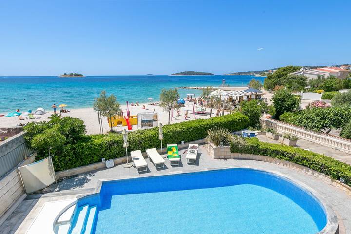 Ferienwohnung für 4 Personen, mit Balkon/Terrasse und Pool in Rogoznica