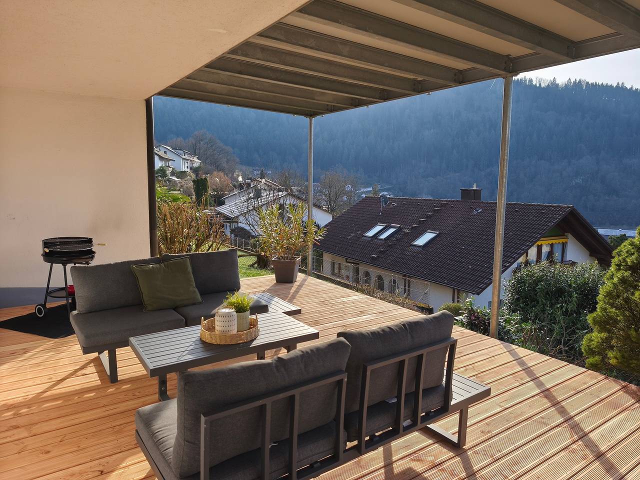 Ganze Wohnung, Apartment 'Kinzigtalblick' mit Bergblick, privater Terrasse und Wlan in Wolfach, Kinzigtal
