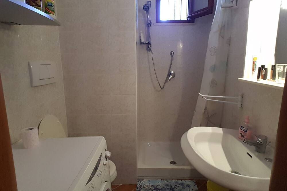 Wohnung in Villa auf unabhängigen Garten in einem großen Park gerade renoviert in Torre Olevola, Terracina