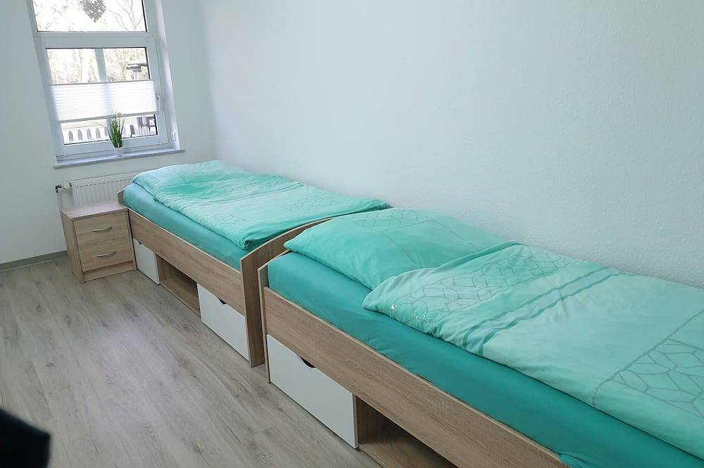 Ferienwohnung/Haus/Monteurwohnung- Am Schlosspark  in Ostseenähe 6 Personen+Kd. in Süderholz, Vorpommern-Rügen