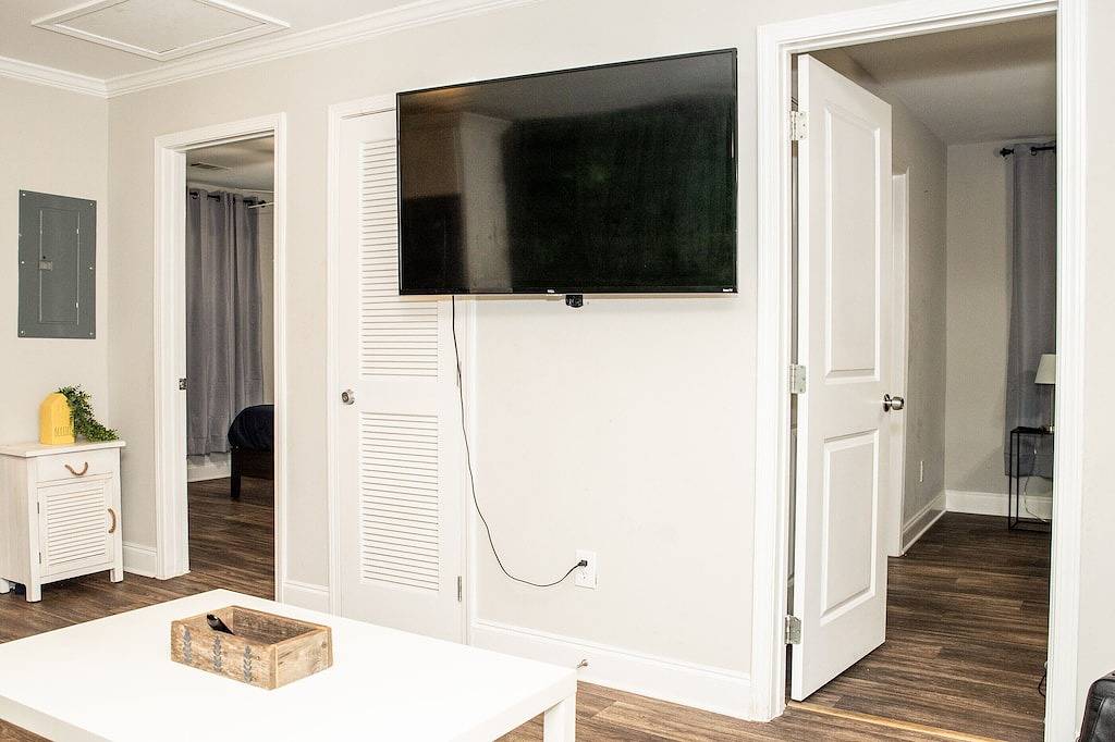 Wonderful Home away from home / 5 min from airport/ 10 min Atl/ Free Parking in East Point, Fulton County