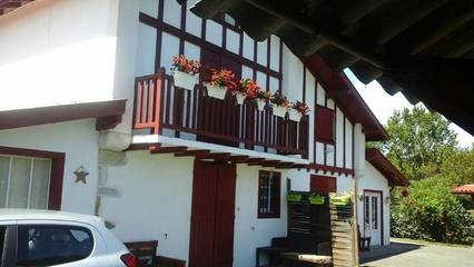 Gîte pour 6 personnes, avec vue et jardin à Urcuit