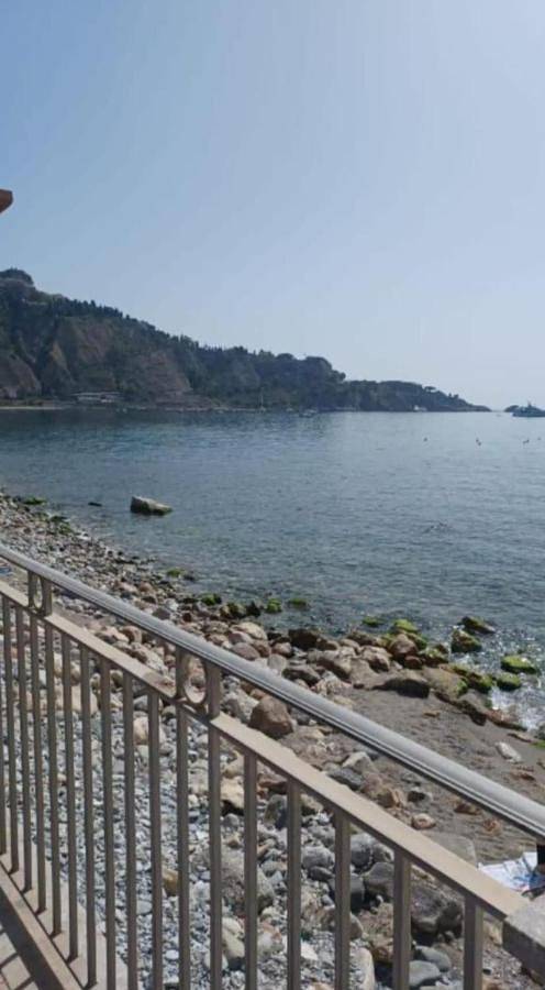 Chambre d’hôte pour 2 personnes, avec Balcon et Terrasse ainsi que Jardin et Vue à Giardini-Naxos - 2